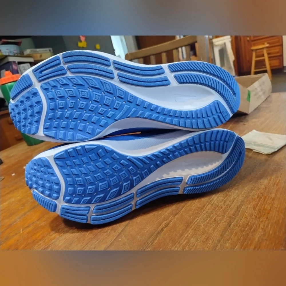 Nike Air Zoom Pegasus, Blue, Size 7.5 Men's, Size 9.5 Women's, Like New - Picture 10 of 13
